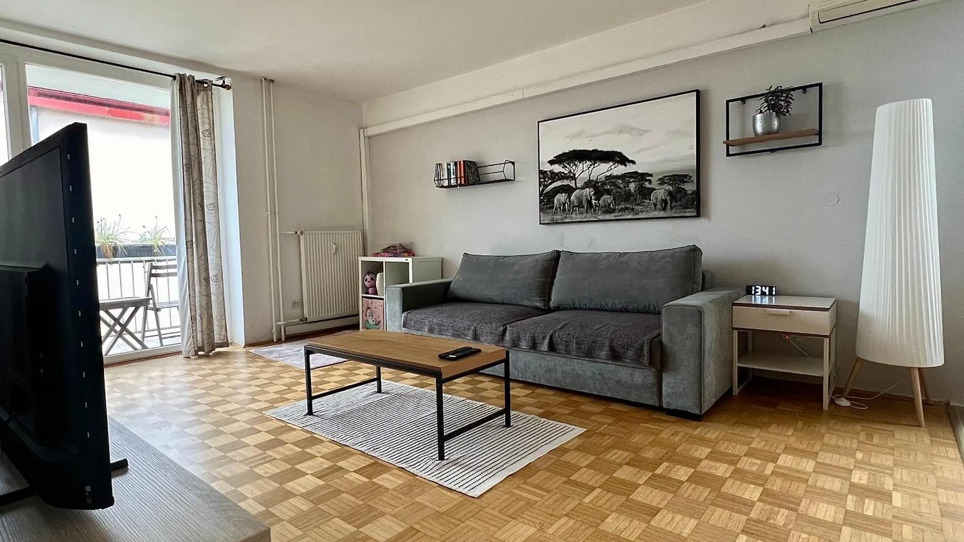 Pero Cozy Apartment contacts